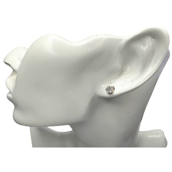 1/3 Ct Natural Diamond Cluster Flower Earrings 10kt Gold - Picture 2 of 8